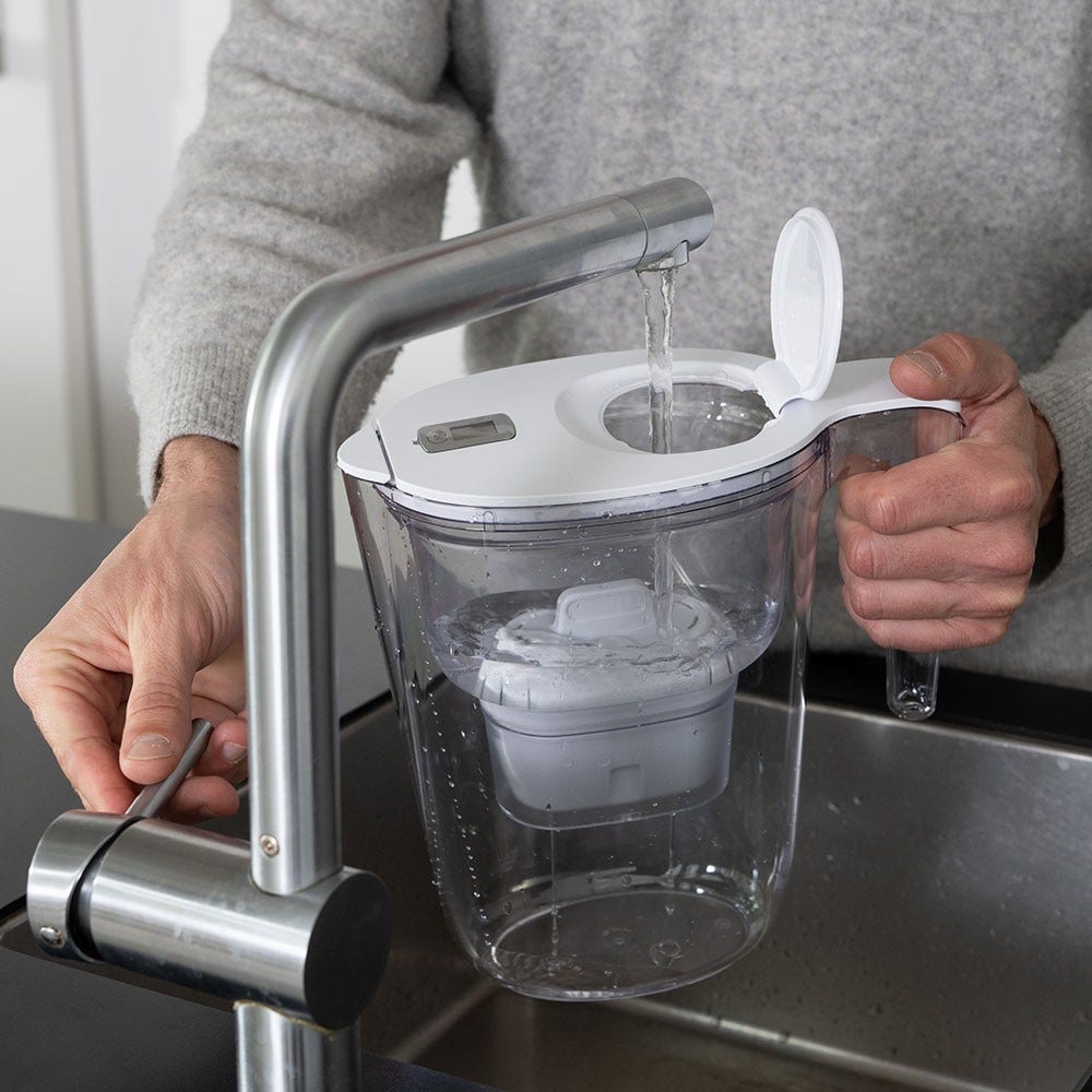 Philips Caraffa filtrante 2,6L + 3 Filtri Micro X-Clean (filtra PFAS) AWP2933WHT3