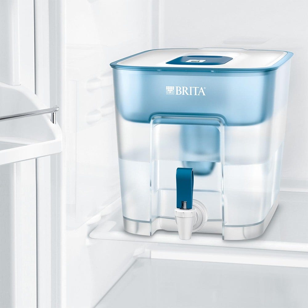 BRITA Stazione di filtraggio dell'acqua 8.2L Flow Basic Blue + 1 Filtro MAXTRA PRO (filtra PFAS)