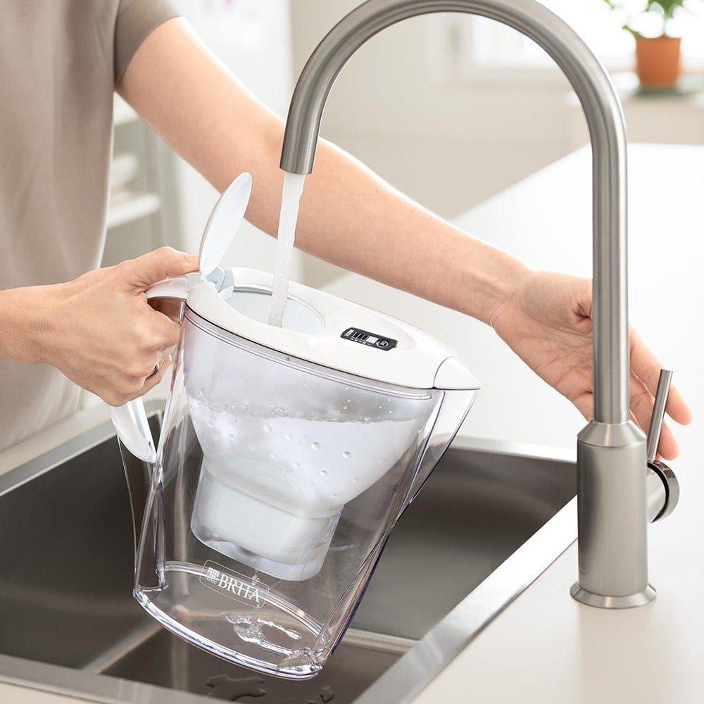 BRITA Caraffa filtrante 2.4L Marella Blu + Filtro MAXTRA PRO 1051119 (filtra PFAS)